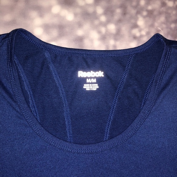 SOLD!!! Reebok T-Shirt M - Picture 5 of 5